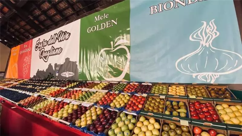 Esposizione frutta produttori